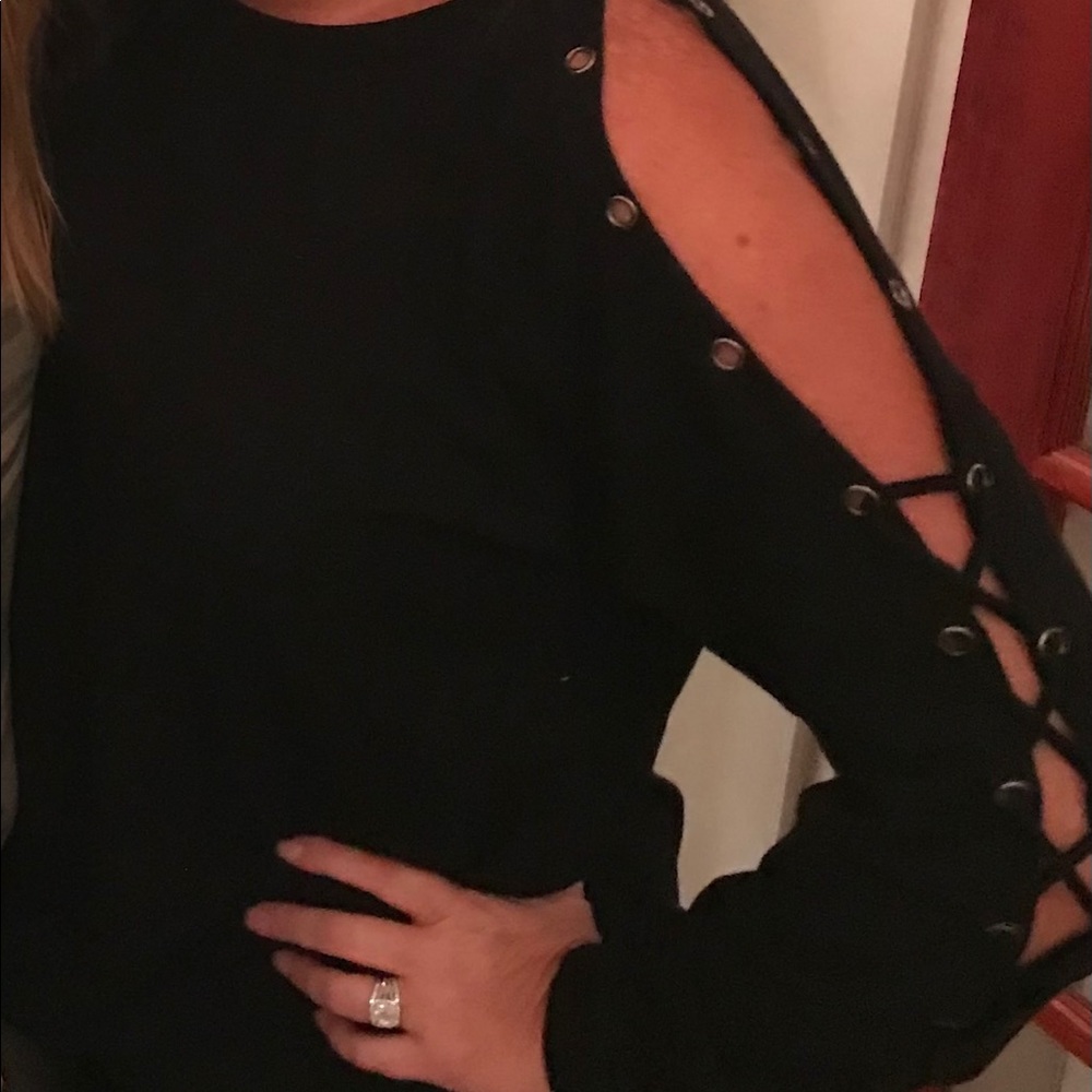 She + Sky Black Lace-up Sleeve Tunic